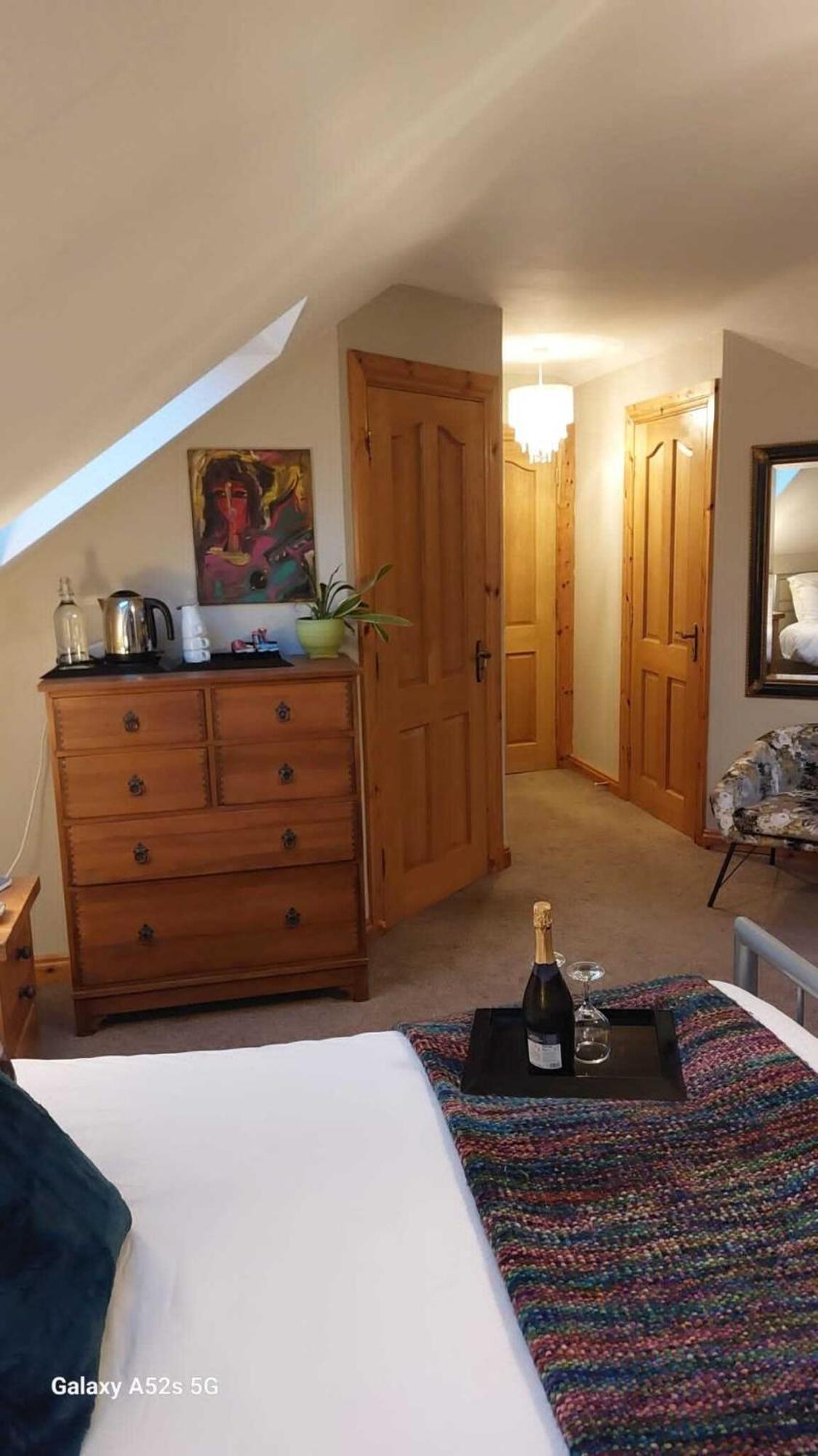 Dunhill Cottage B&B Хилсбъро Стая снимка