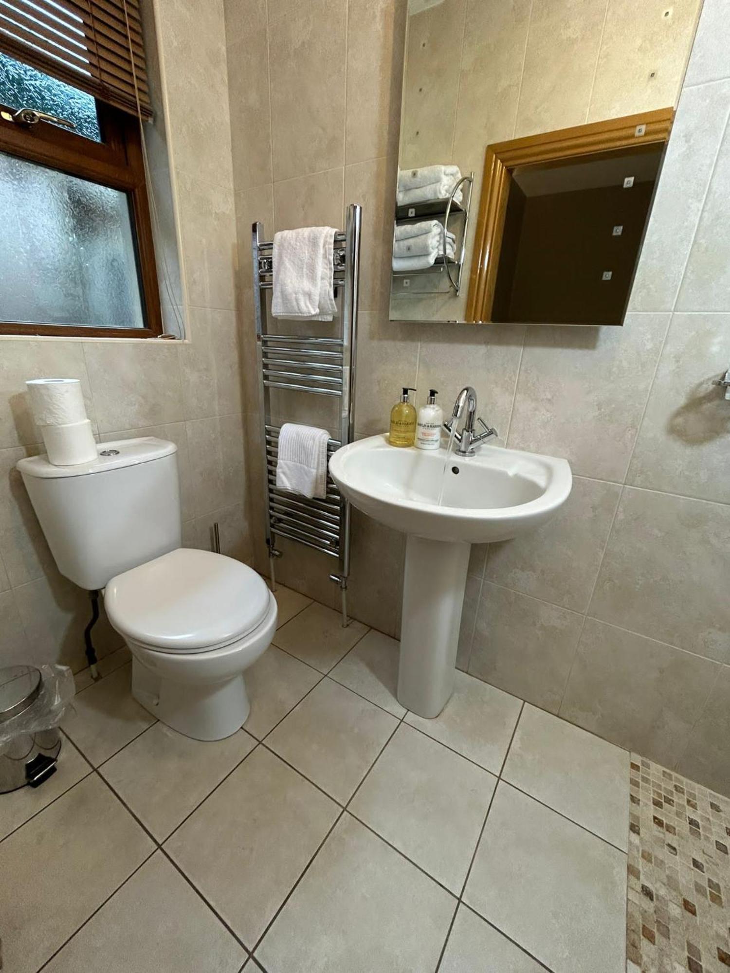 Dunhill Cottage B&B Хилсбъро Стая снимка